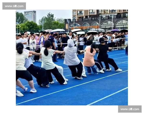 拔河比赛：团结合作与力量比拼的精彩瞬间