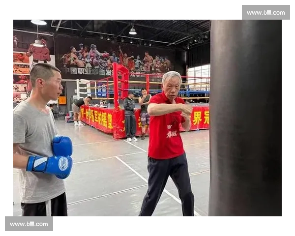 拳王熊朝忠精彩比赛全程回顾 揭秘他如何战胜强敌成就辉煌职业生涯