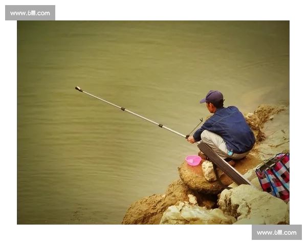 杭州钓鱼比赛热潮来袭 参赛者齐聚西湖竞逐钓鱼技艺之巅 杭州钓鱼比赛热潮来袭 参赛者齐聚西湖竞逐钓鱼技艺之巅